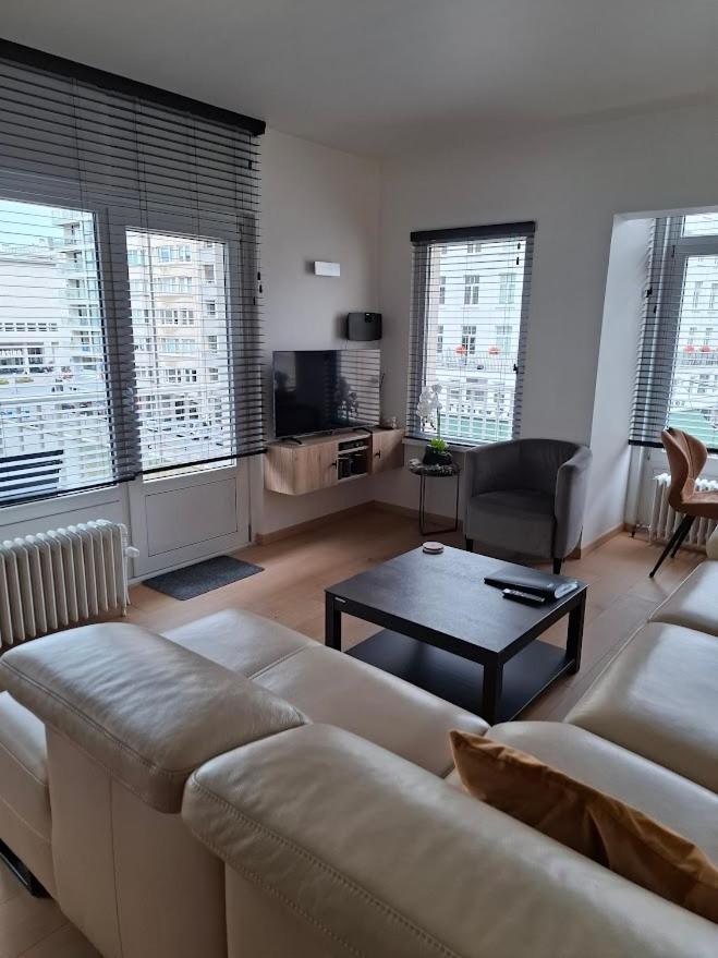 Lichtrijk En Comfortabel Hoekappartement Met Gratis Parking En Zeer Centraal Gelegen - Comme Chez Soi Остенде Экстерьер фото