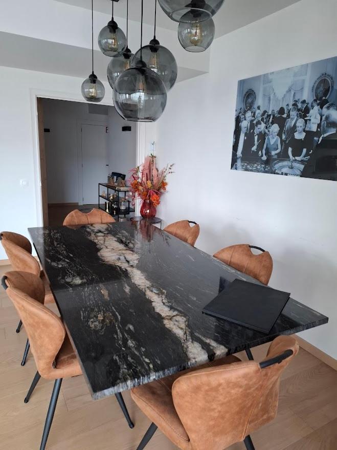 Lichtrijk En Comfortabel Hoekappartement Met Gratis Parking En Zeer Centraal Gelegen - Comme Chez Soi Остенде Экстерьер фото