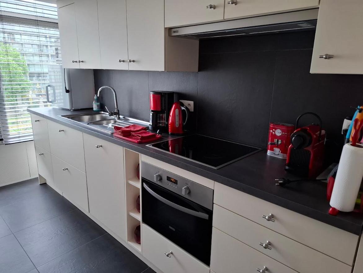 Lichtrijk En Comfortabel Hoekappartement Met Gratis Parking En Zeer Centraal Gelegen - Comme Chez Soi Остенде Экстерьер фото
